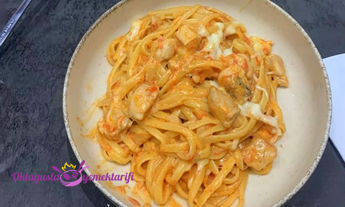 Kremalı Domates Soslu Tavuklu Makarna Tarifi